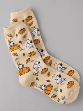 Peanuts Snoopy Pumpkin Crew Socks - American Eagle